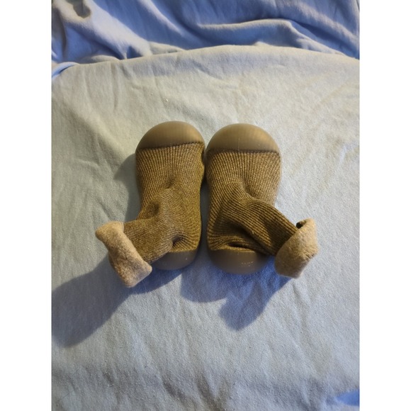 Gray Sock Shoes Toddler Size 8 - Picture 2 of 3